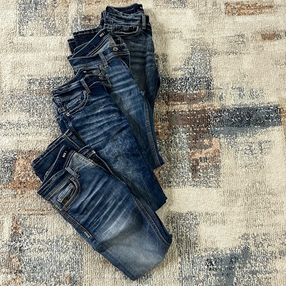 BKE Jeans 26x32 from Buckle. Lot of 4 pairs. Great condition.
